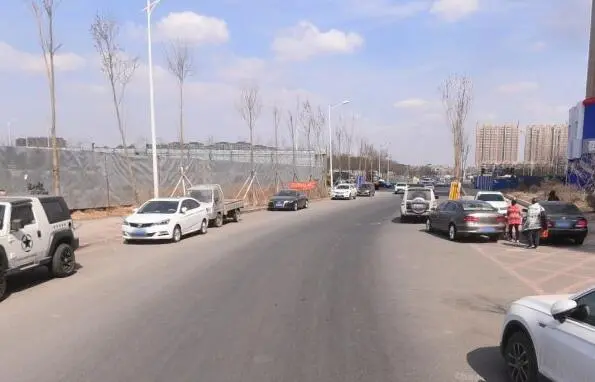 彩织街道路实景