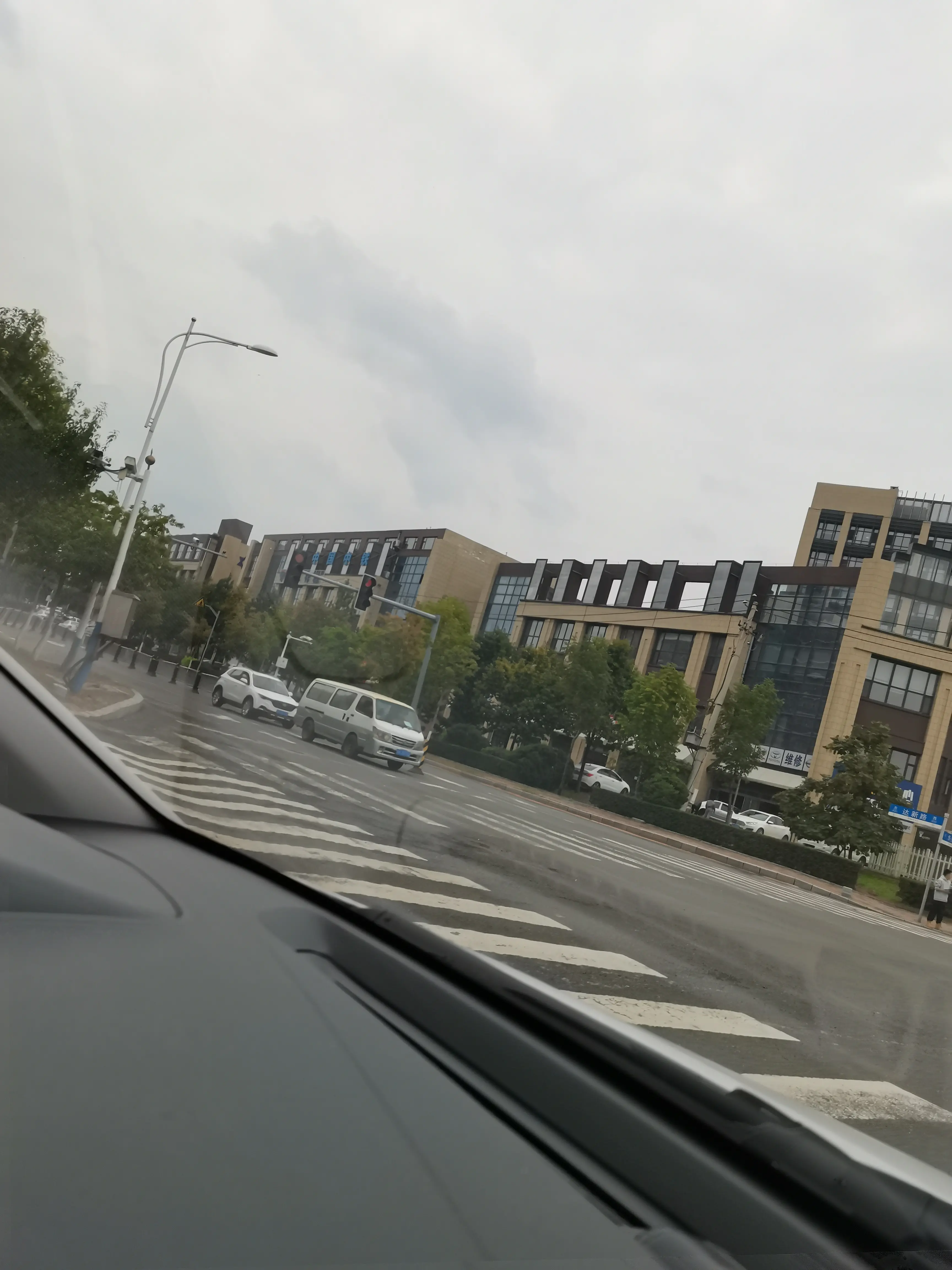 售楼处门前道路实景